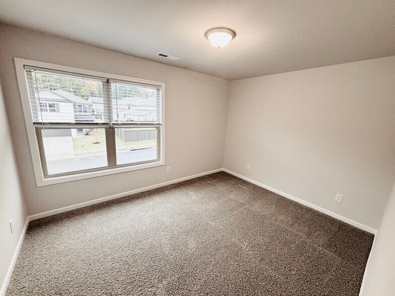 Building Photo - 27935 Chalmers Cir