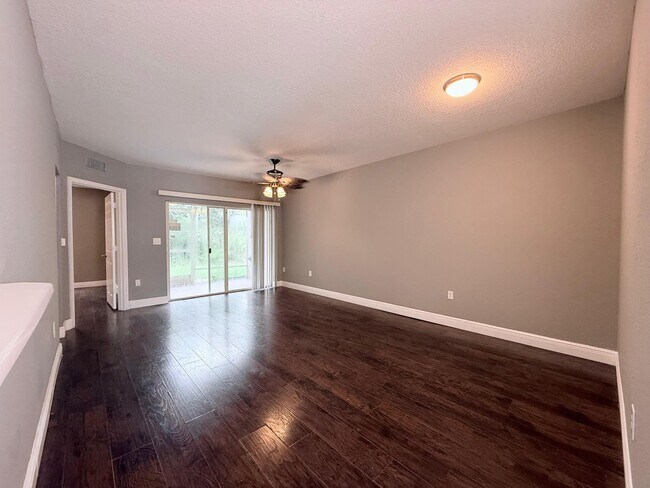 Building Photo - 1115 Golden Lakes Blvd