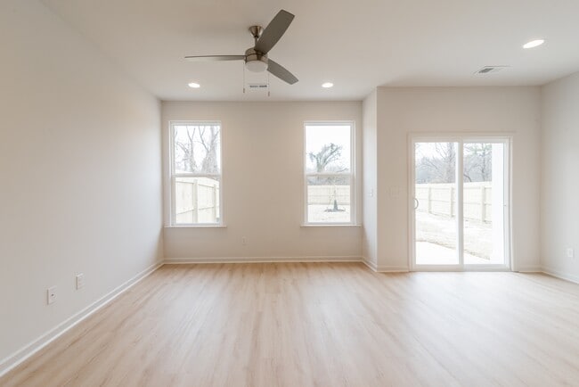 Building Photo - 2719 Capitol Dr