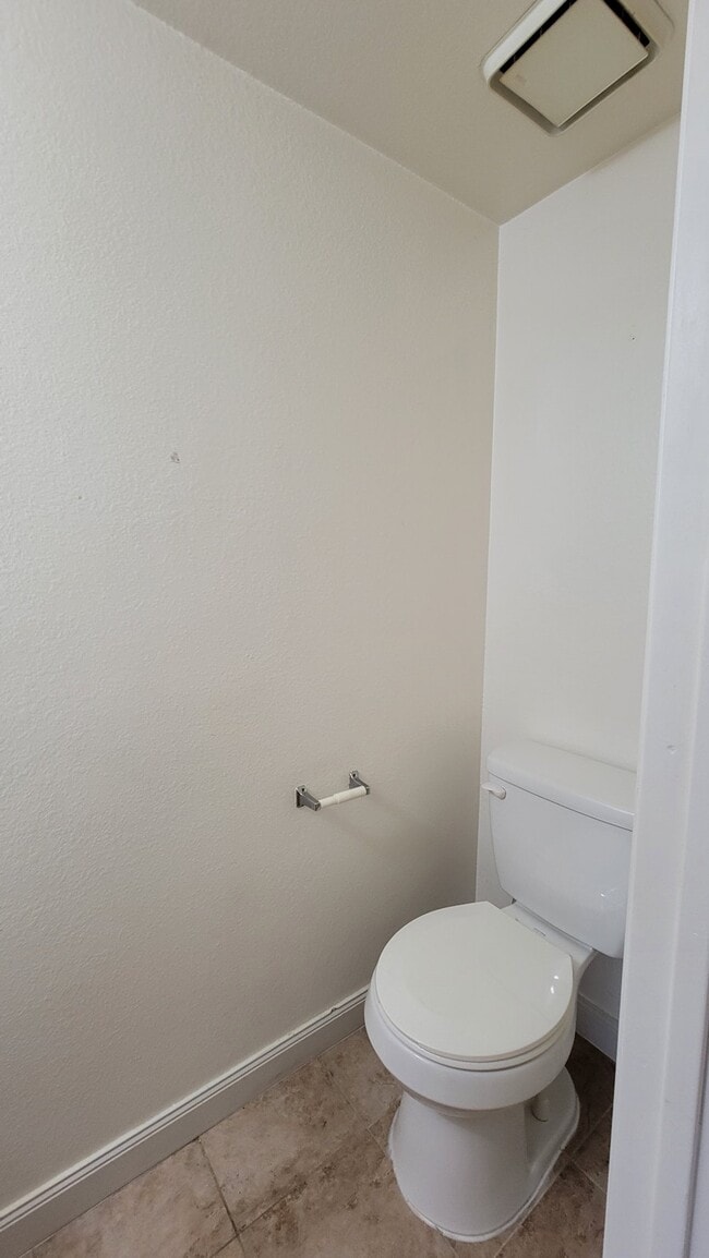 Building Photo - 4902 Lowry Rd