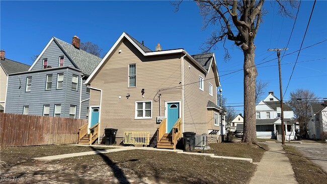 Building Photo - 3303 Mapledale Ave