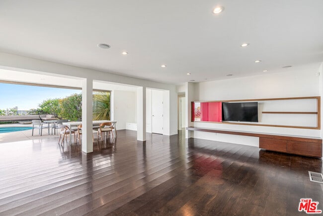 Building Photo - 686 Enchanted Way