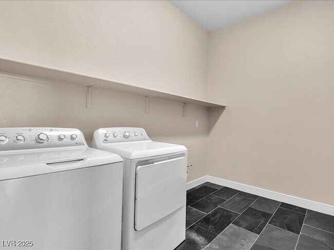 Building Photo - 11837 Grassy Pln Ave