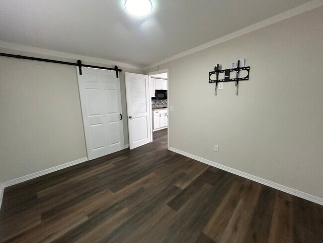 Building Photo - Crawford Investment Group - Apartment