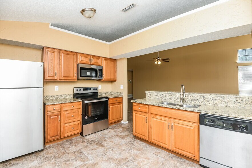 Building Photo - 2733 Forest Creek Dr