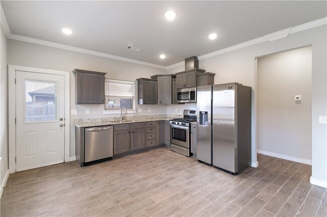 Building Photo - 400 Barbet Dr