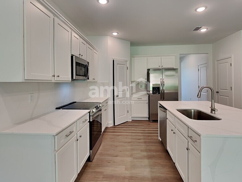 Building Photo - 1665 Soapstone Rd