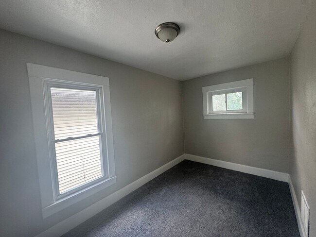 Building Photo - 613-615 N. Jefferson Ave