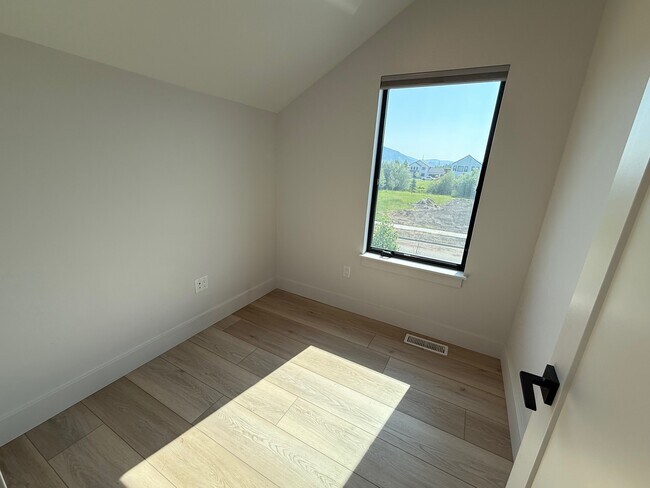 Building Photo - 1401 Windrow Dr