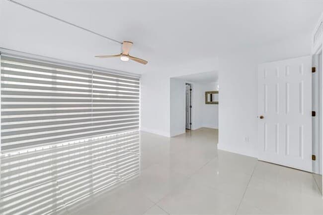Building Photo - 9240 Fontainebleau Blvd