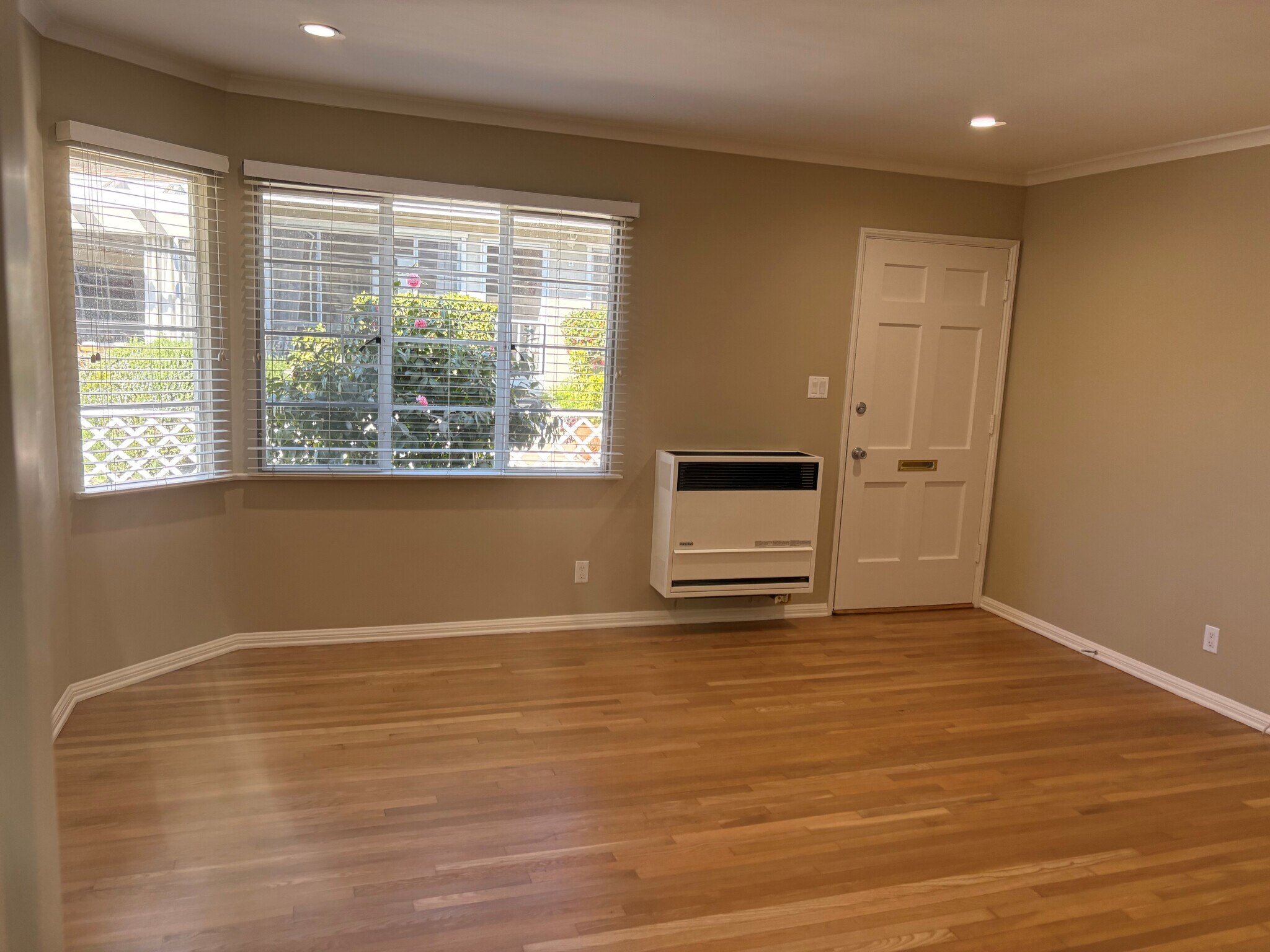 Building Photo - 923 18th St