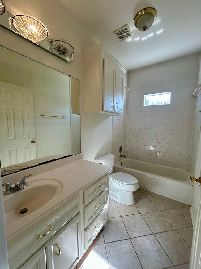 Building Photo - 1419 Miller Ave