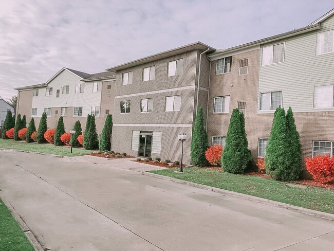 Building Photo - Huron River Wyandotte Apartments
