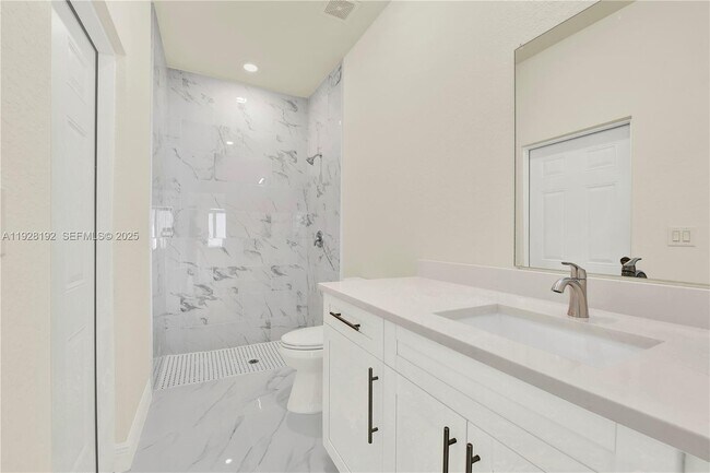 Building Photo - 2910 Flora Ave N