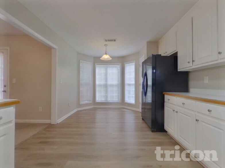 Building Photo - 1619 Spring Hill Ct