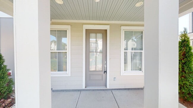 Building Photo - 3 Bedroom 2.5 bath Townhome with Luxury Finishes in Franklin