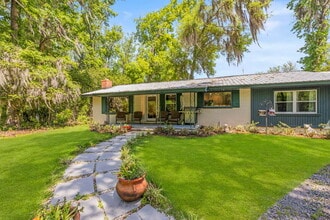 Building Photo - "Charming 3-Bedroom, 2.5-Bath Home Now Ava...