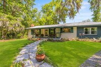 Building Photo - "Charming 3-Bedroom, 2.5-Bath Home Now Ava...