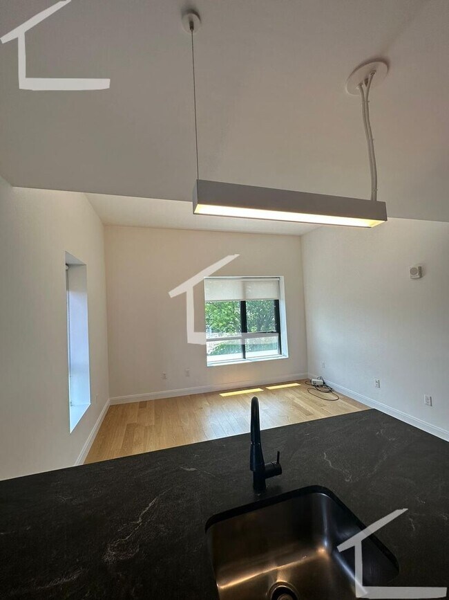 Building Photo - Large 3 Bedroom at Coolidge Corner, Heat, ...