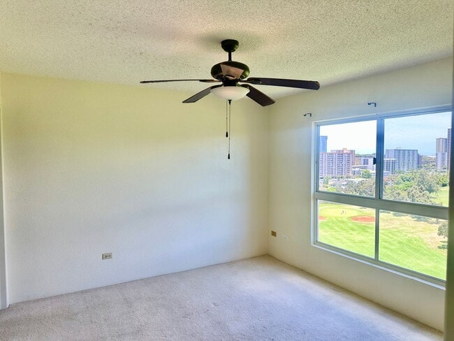 Building Photo - 2 bedroom 2 bath unit in highly desirable ...