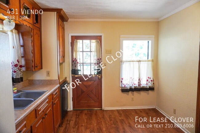 Building Photo - LA Heights 2 Bedroom, 1 Bath Cottage Style...