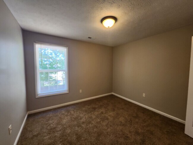 Building Photo - 4 Bedroom 3 Full Bath + Bonus Room