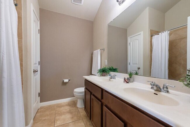 Building Photo - 2915 Bluffstone Dr