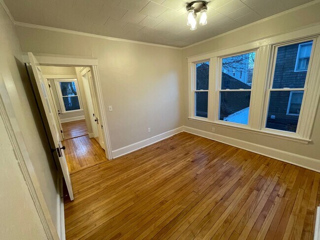 Building Photo - 94 Mellen St