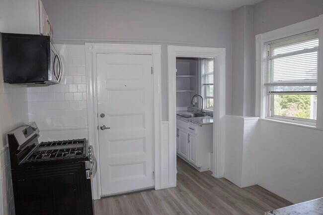 Building Photo - 285 Medford St