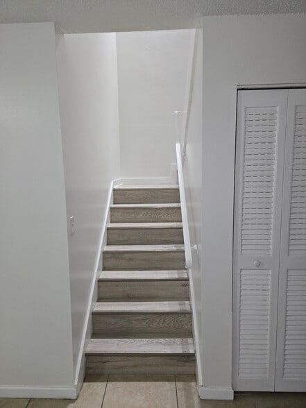 Building Photo - 8917 NW 28th Dr