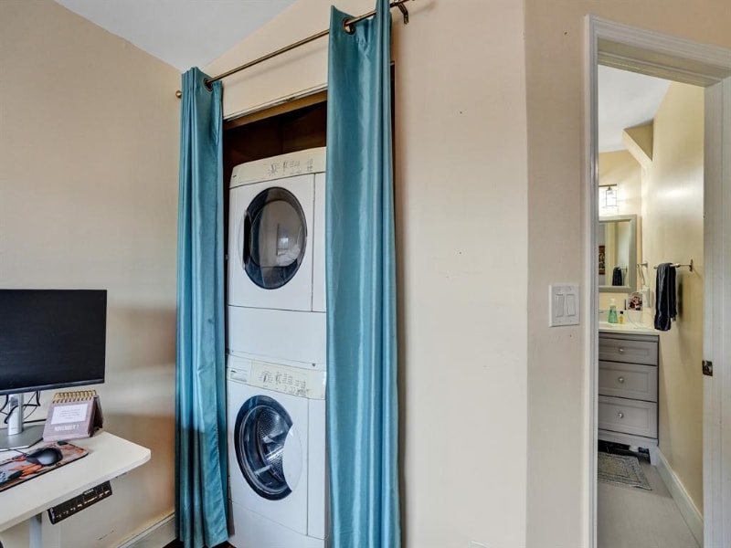 Building Photo - 814 SE 13th St