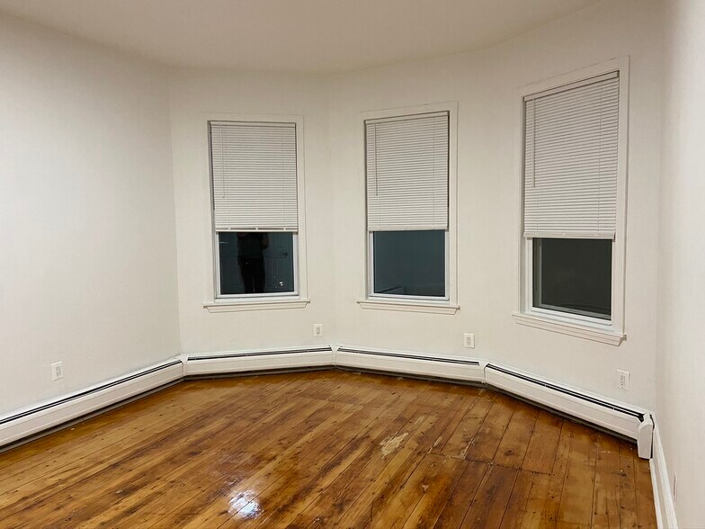 Building Photo - 268 Windsor St