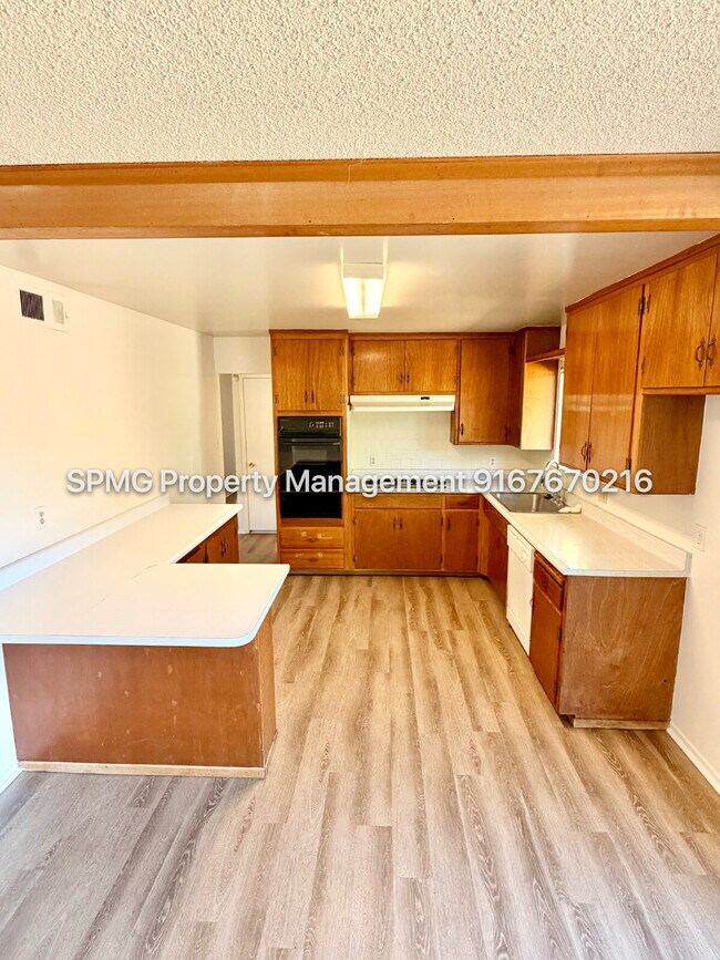 Building Photo - 3 Bedroom Sacramento Rental with Large Yard