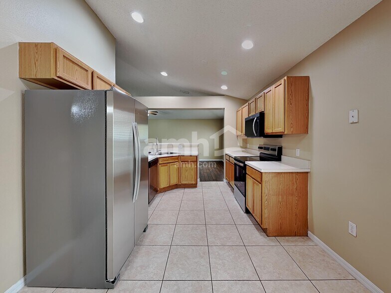 Building Photo - 1683 Sorento Cir