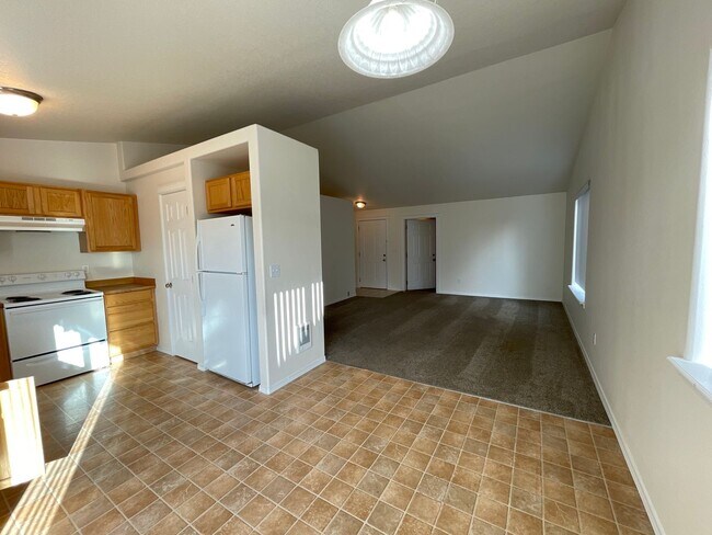 Building Photo - 822 SE Maui Ln