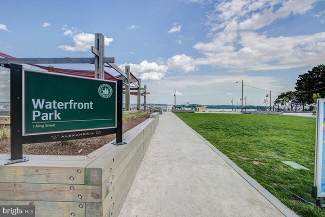 Building Photo - 1411 King St