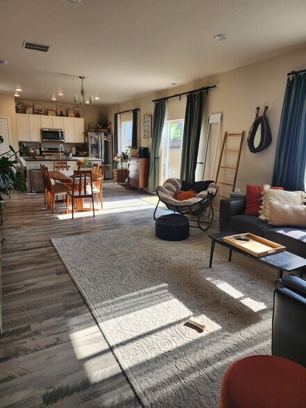 Building Photo - 6057 Napa Dr