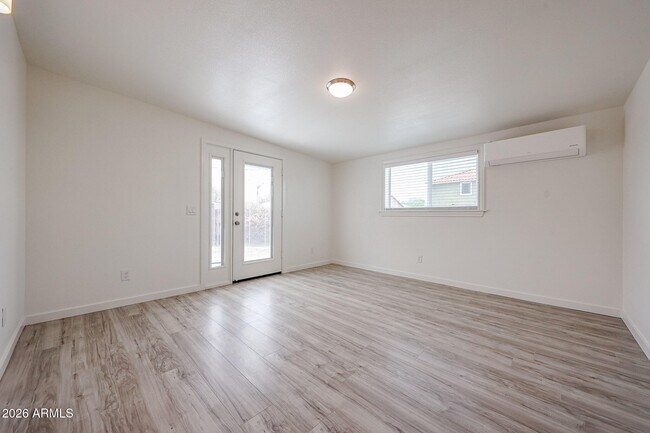Building Photo - 7014 N 77th Ave