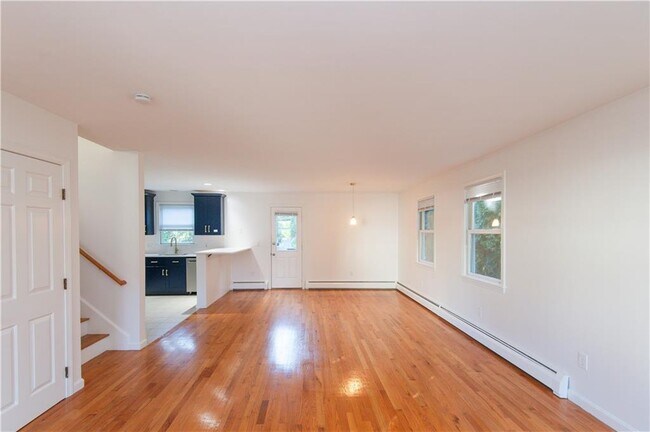 Building Photo - 27 Fenner Ave