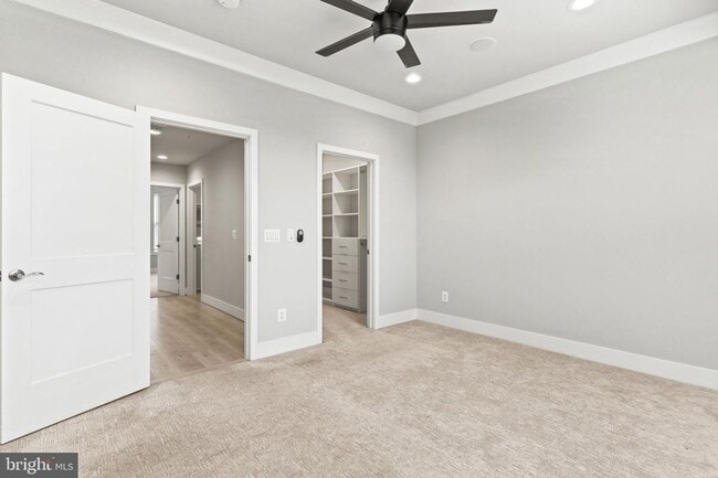 Building Photo - This beautiful modern 3 bed 4 1/2 bath tow...