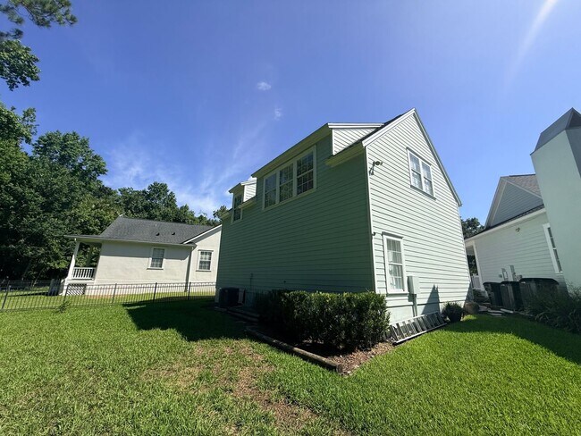 Building Photo - 1005 Kestrel Ct
