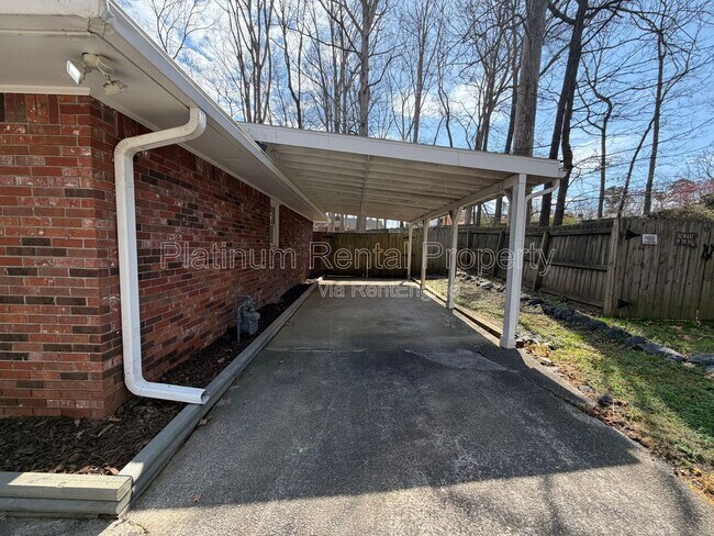 Building Photo - 2396 Hidden Ln