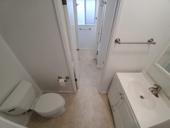 Building Photo - 3-bedroom home with remodeled kitchen and fenced backyard!