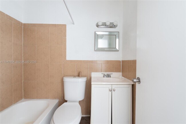 Building Photo - 501 SW 6th Ct