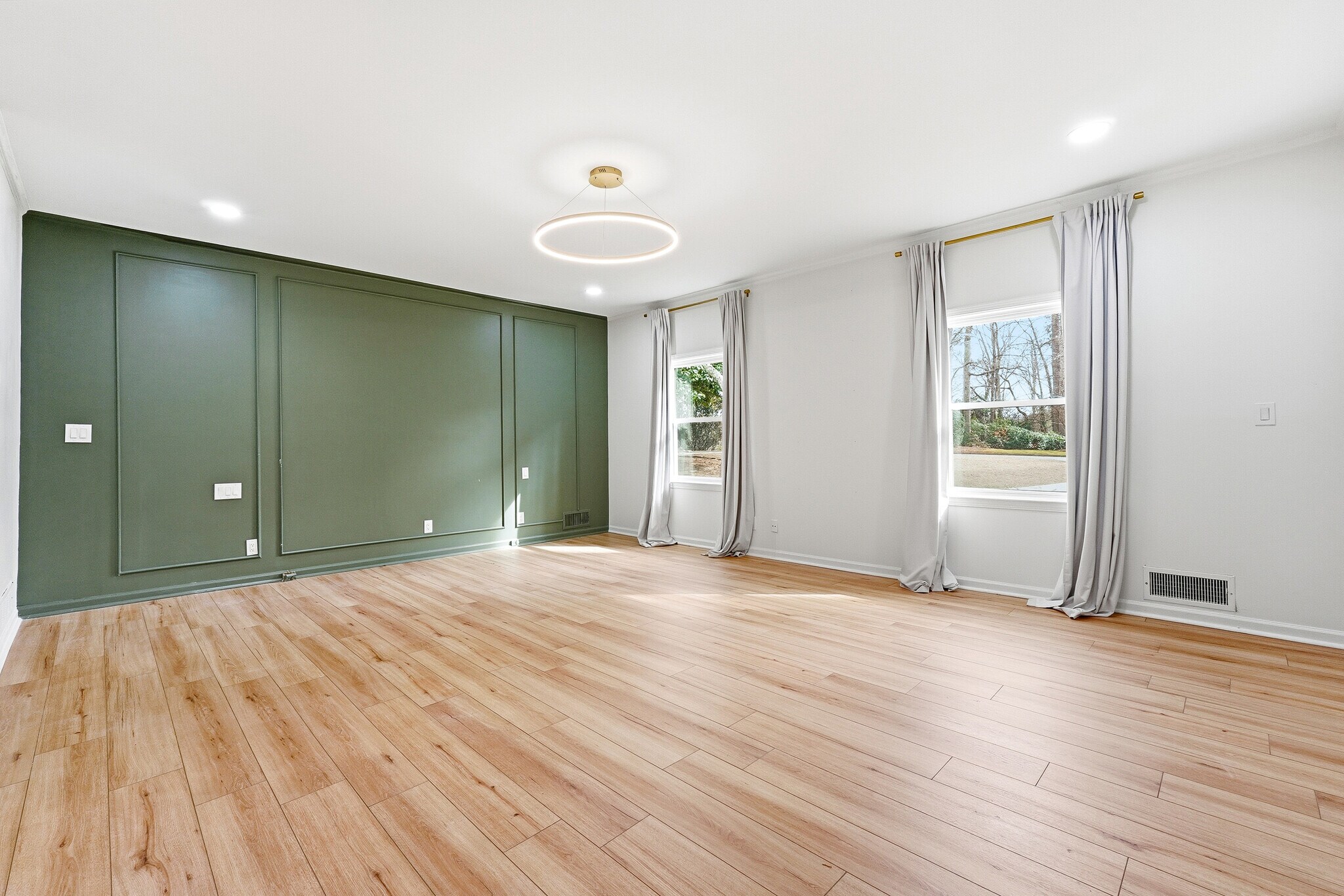 Building Photo - Room in House on River Park Dr