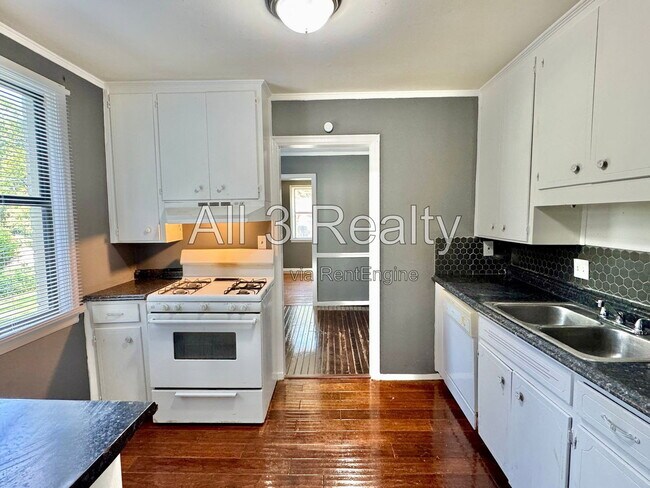 Building Photo - 208 Bradley Dr