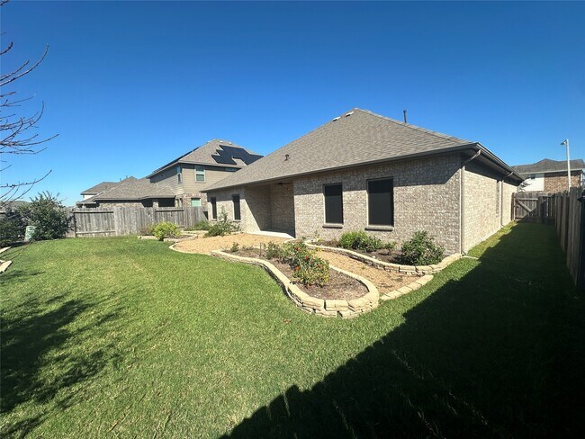 Building Photo - 6329 Clearwater Dr