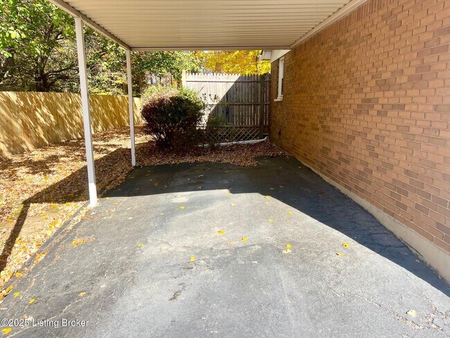 Building Photo - 4023 Tanglewood Dr