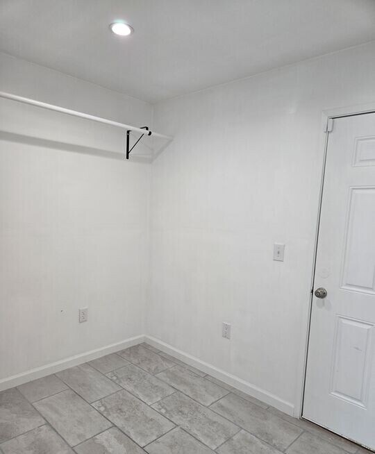 Building Photo - 300 S La Peer Dr