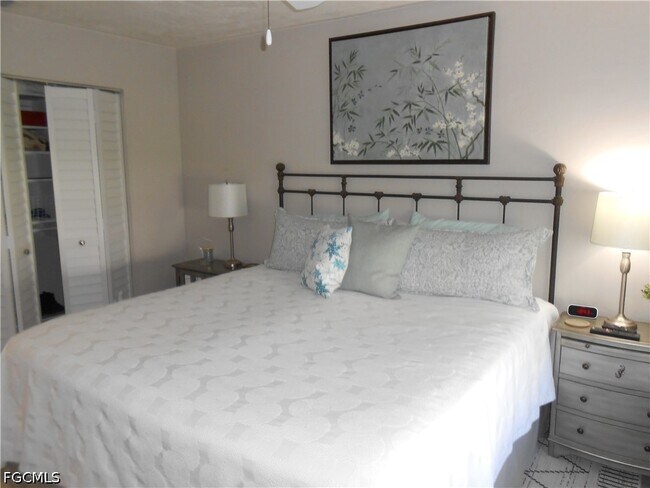 Building Photo - 6 Aztec Lily Ln